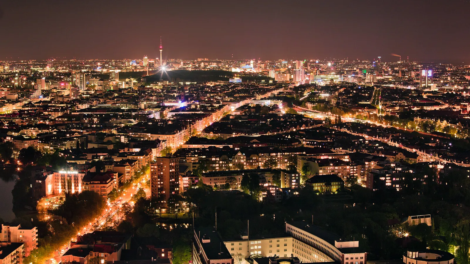 Silvester mit Blick auf die Skyline: Empfehlungen für Rooftop-Bars und Aussichtspunkte in Berlin